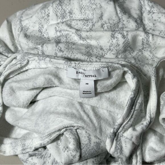 🆕 Daily Ritual Supersoft Terry Sleeveless Scoopneck Jumpsuit Snakeskin Print - Picture 6 of 12